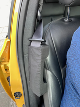 Lade das Bild in den Galerie-Viewer, Reisekomforthilfe für Stomaträger-Stoma Car-Protector für Autogürtel